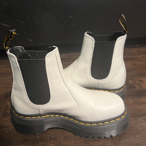 Doc Martens White Platform Chelsea Boot size 5 Mens - Picture 3 of 4